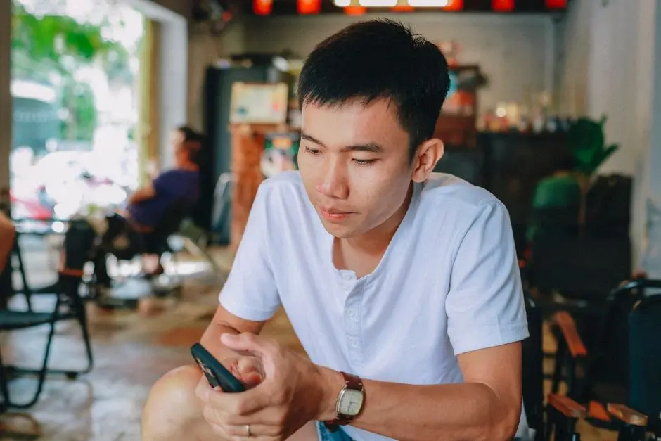Pemeriksaan ruang penyimpanan ponsel pintar